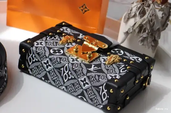PETITE 1854 LOUIS VUITTON MALLE SINCE 0514